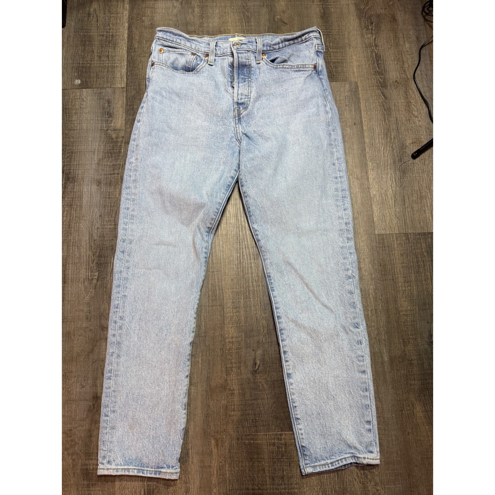 Levis Wedgie Straight Jeans Light Wash High Rise Size 30 PC9-22861-0072